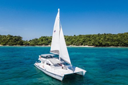 James bond Luxury Sailing Catamaran – جزيرة جيمس بوند بالقارب الشراعي الفاخر